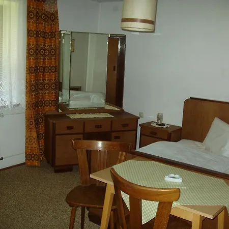 Haus Eberhard * فنت